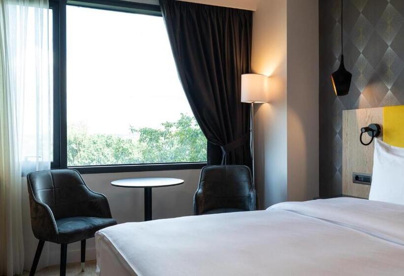 هتل Ramada By Wyndham Slatina Parc