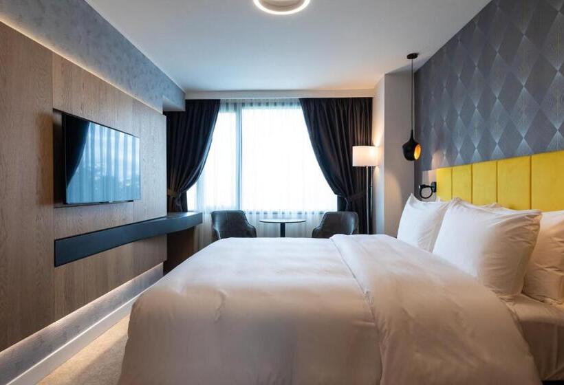 هتل Ramada By Wyndham Slatina Parc