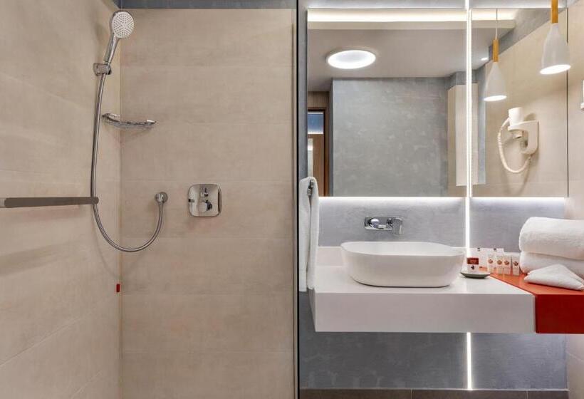 هتل Ramada By Wyndham Slatina Parc
