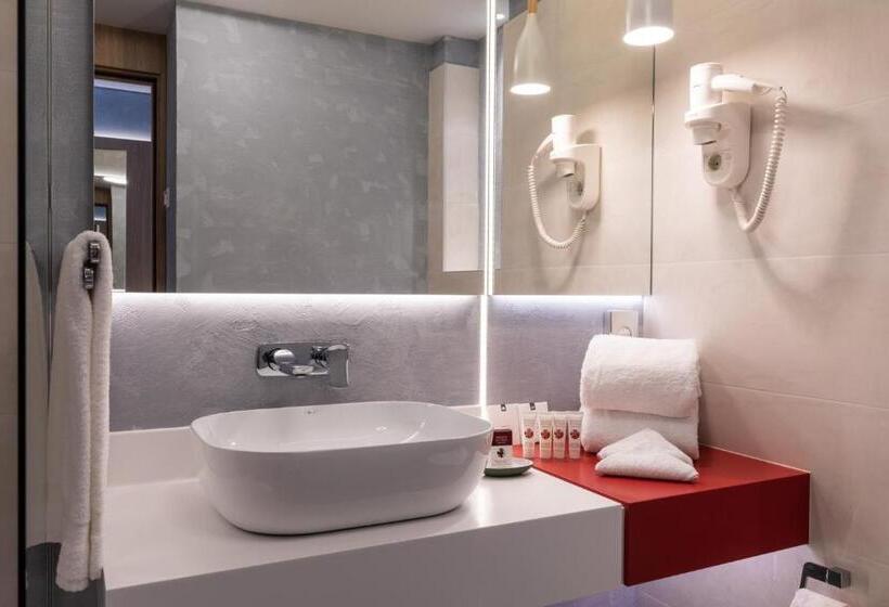 هتل Ramada By Wyndham Slatina Parc