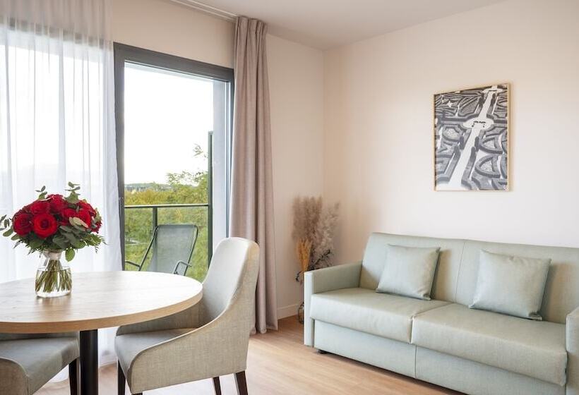 هتل Residhome Paris Senart