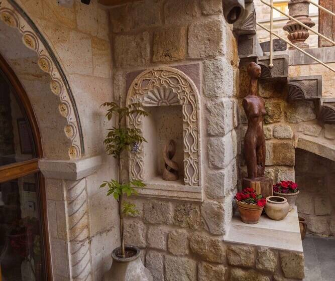 هتل Solo Cave Suites