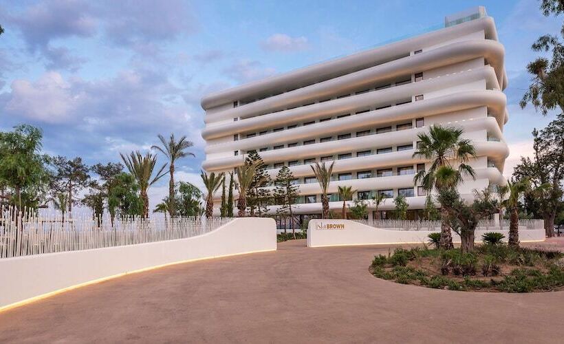 هتل Isla Brown Corinthia Resort & Spa, Curio Collection Hilton