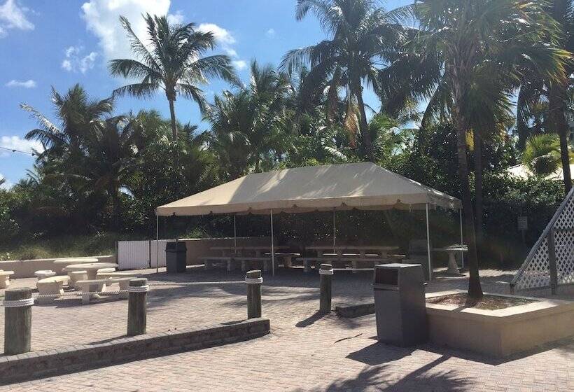 هتل Beach Haus Key Biscayne