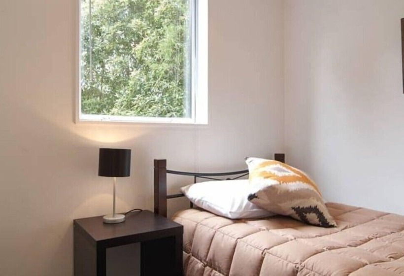 هتل Christchurch City & Country Cottages   Nut Point Cottage