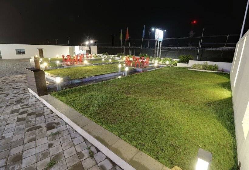 Отель The Divine Resort