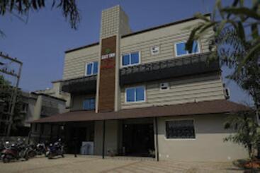 Lily Inn Hotel & Restaurant