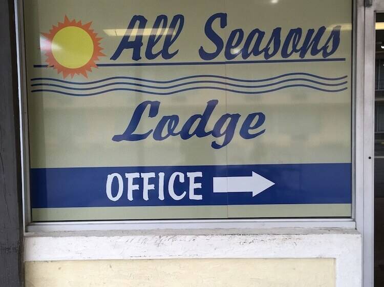هتل All Seasons Lodge