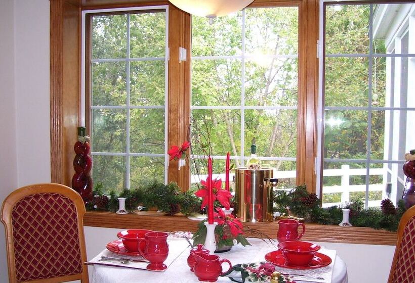 בית מלון כפרי Allegan Country Inn