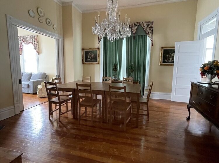 هتل Carriage Lane Inn