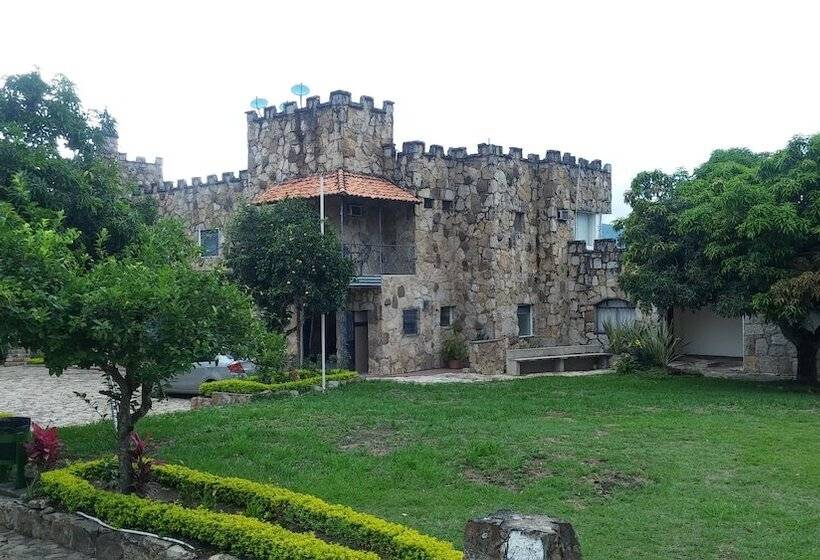 هتل El Castillo Chinauta