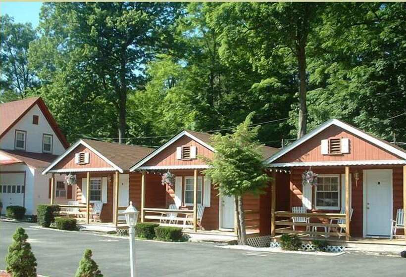 Seven Dwarfs Motel & Cabins