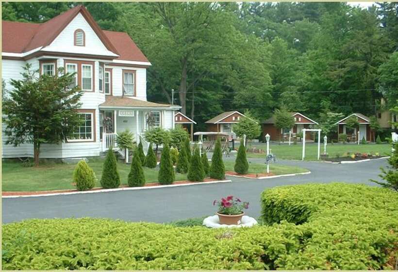 Seven Dwarfs Motel & Cabins