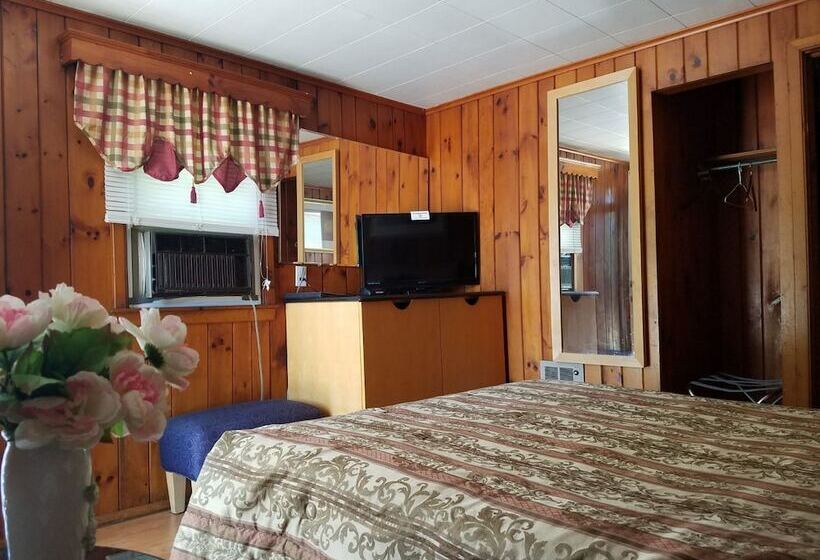 Seven Dwarfs Motel & Cabins