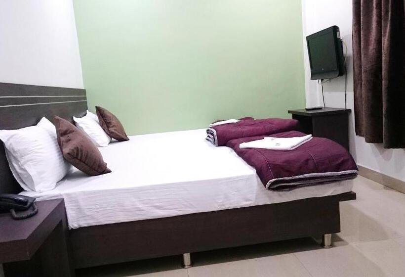 هتل Preetam Aurangabad