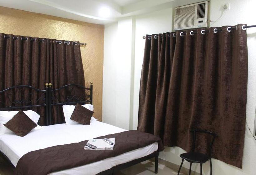 هتل Preetam Aurangabad