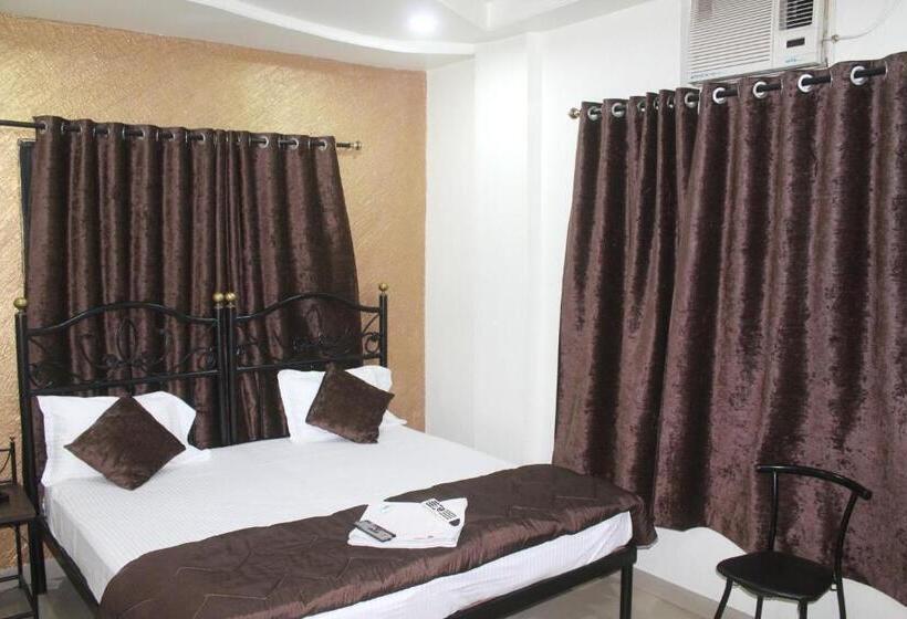 هتل Preetam Aurangabad