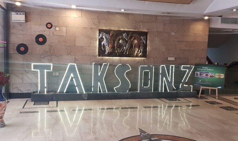 هتل The Taksonz