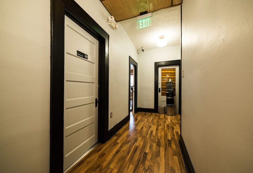 هتل The Walnut Street Inn