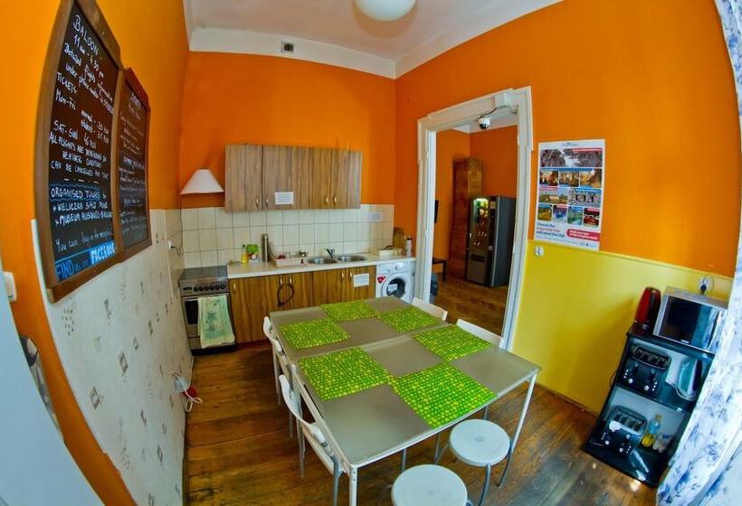 هتل B Movie Guest Rooms