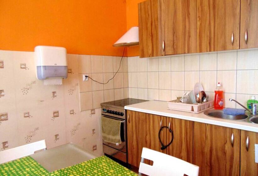 هتل B Movie Guest Rooms