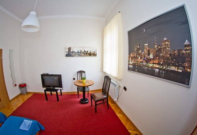 هتل B Movie Guest Rooms