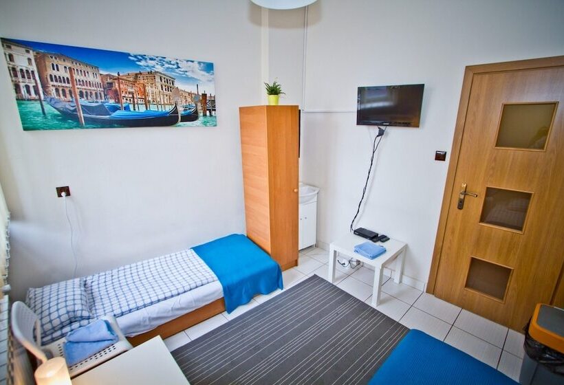 هتل B Movie Guest Rooms
