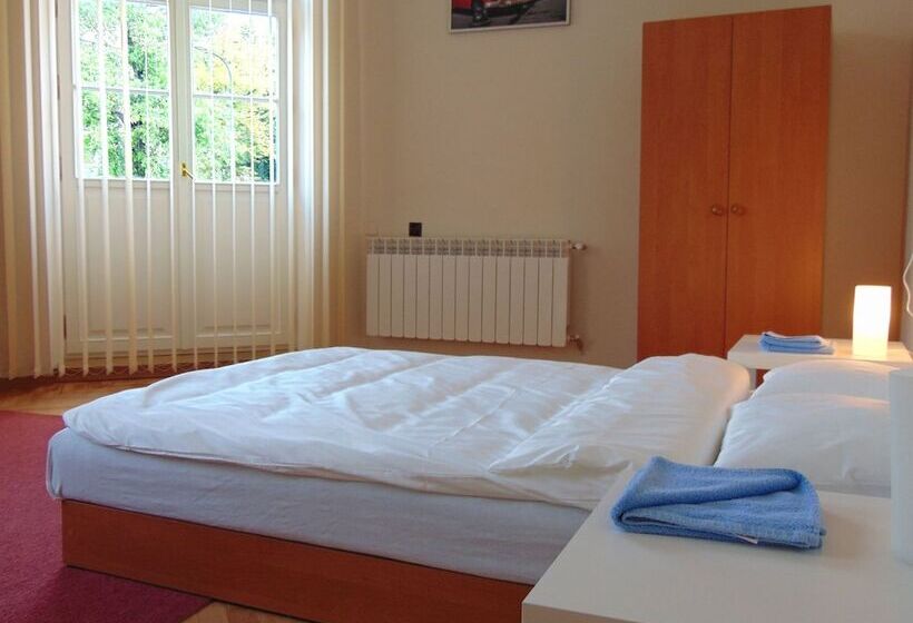 هتل B Movie Guest Rooms