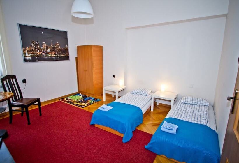 هتل B Movie Guest Rooms