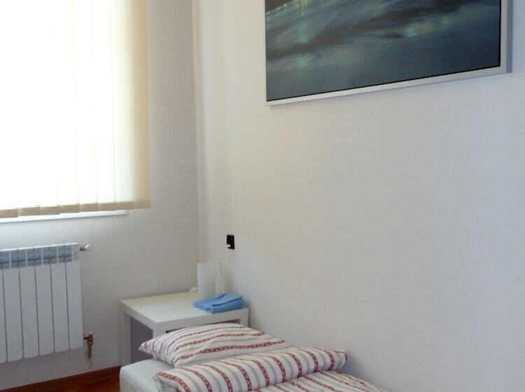 هتل B Movie Guest Rooms