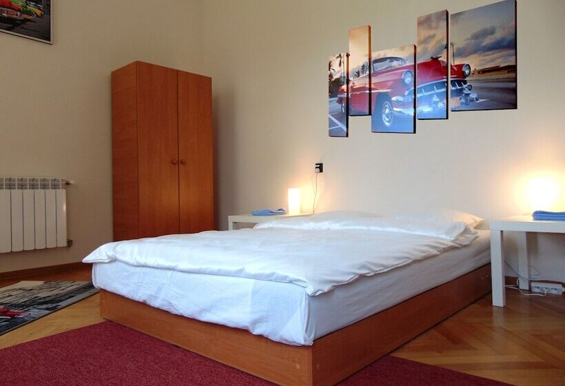 هتل B Movie Guest Rooms
