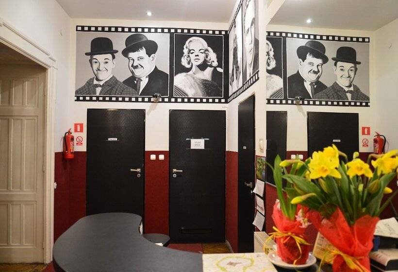 هتل B Movie Guest Rooms