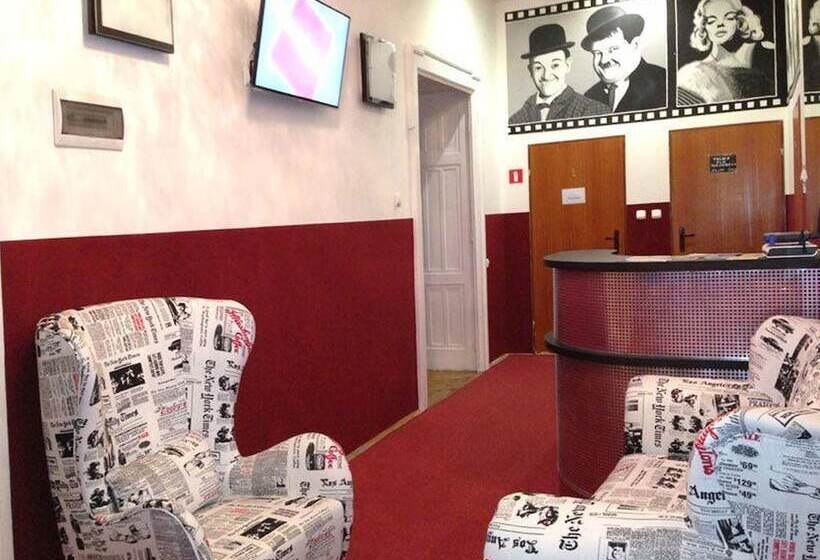 هتل B Movie Guest Rooms