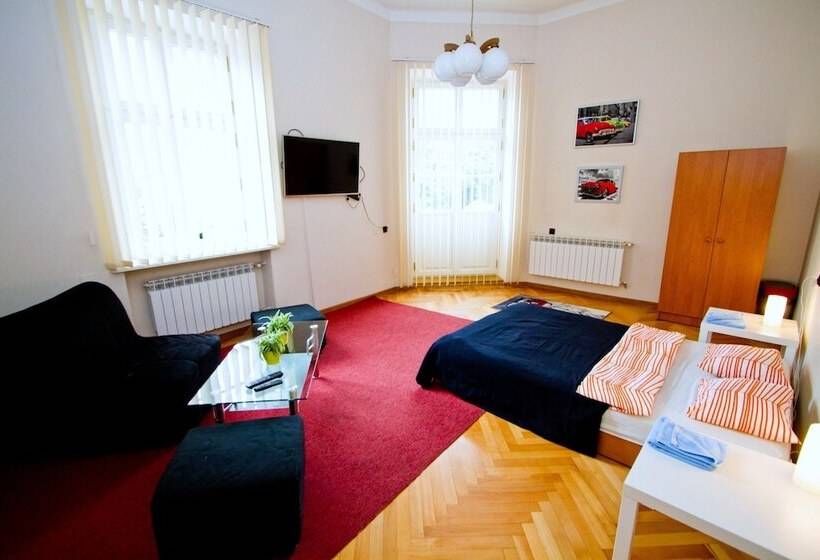 هتل B Movie Guest Rooms