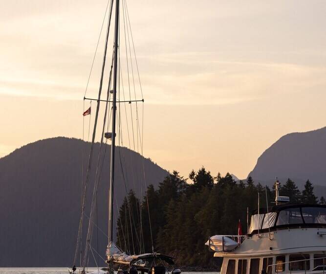 Отель Backeddy Resort And Marina