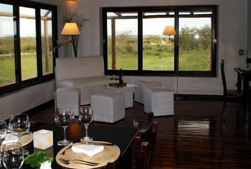 هتل Irupe Lodge