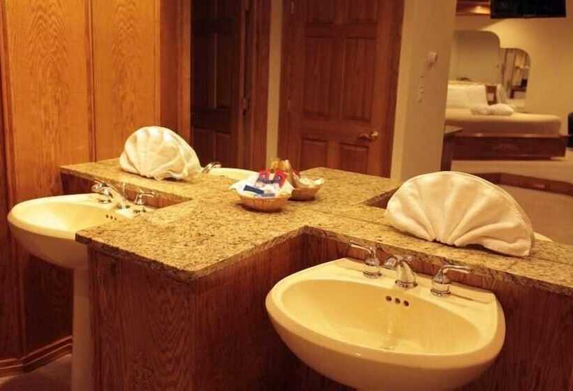 فندق Sybaris Pool Suites Mequon