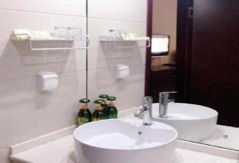 هتل Weihai Huayu Business