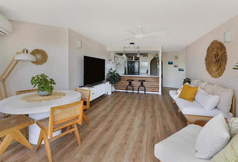 هتل Beachside Resort Kawana Waters