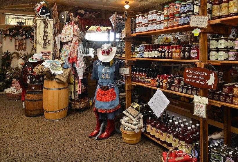 هتل Buffalo Bill Cabin Village