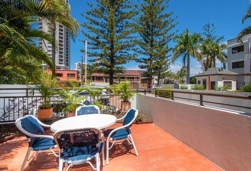 هتل Burleigh On The Beach