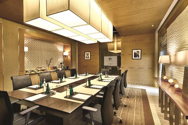 בית מלון כפרי Doubletree By Hilton Riyadh  Al Muroj Business Gate