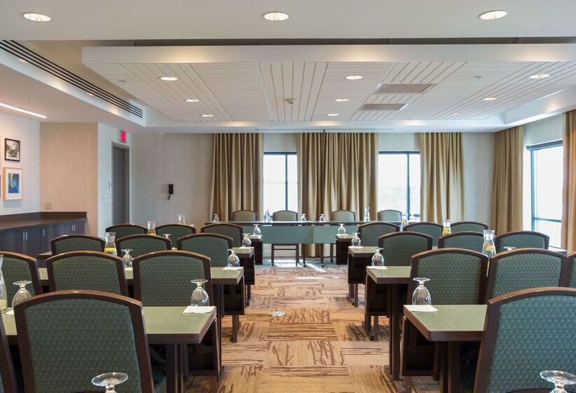 هتل Hilton Garden Inn Burlingtondowntown