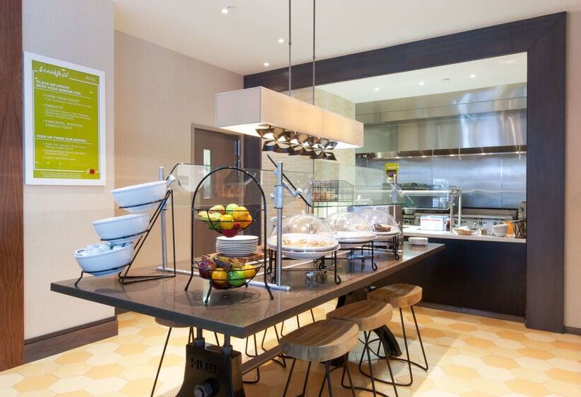 هتل Hilton Garden Inn Burlingtondowntown