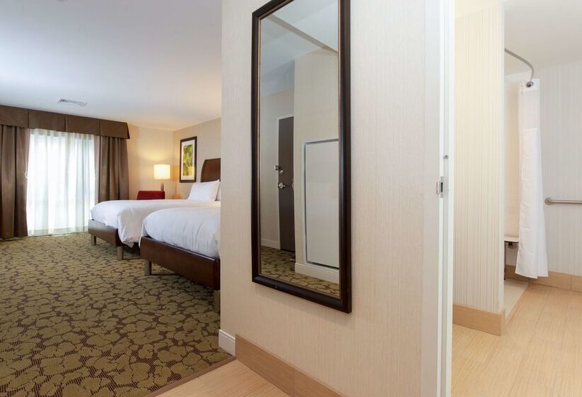 هتل Hilton Garden Inn Burlingtondowntown