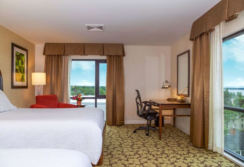 هتل Hilton Garden Inn Burlingtondowntown