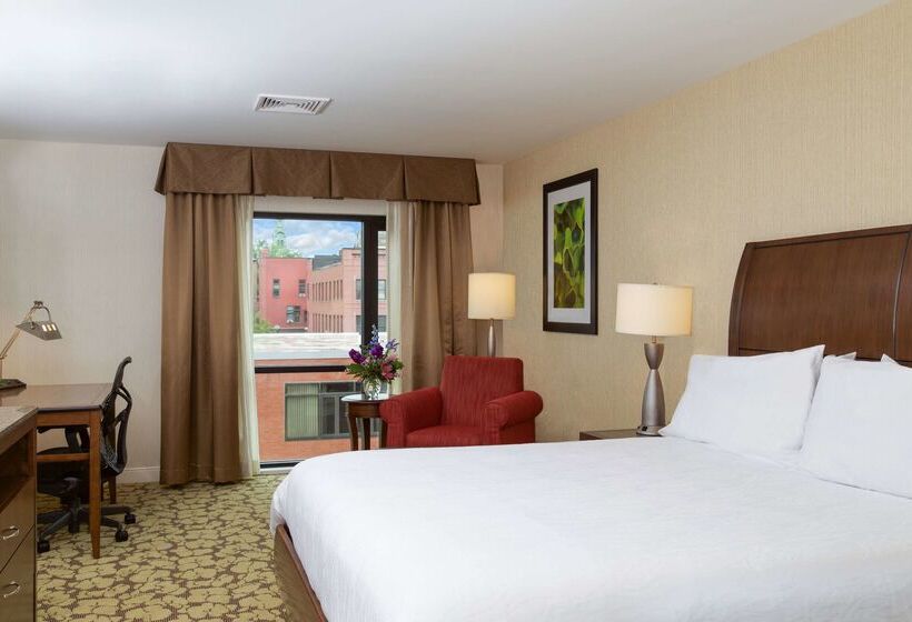 هتل Hilton Garden Inn Burlingtondowntown
