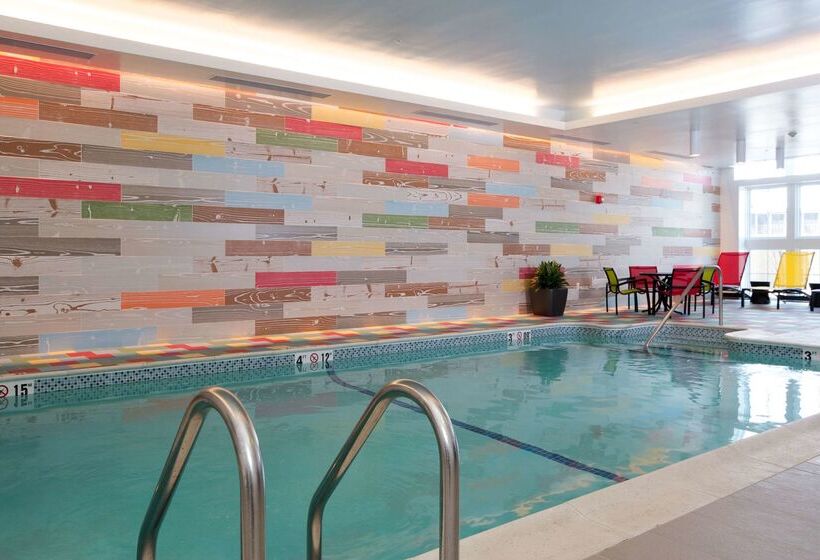 هتل Hilton Garden Inn Burlingtondowntown