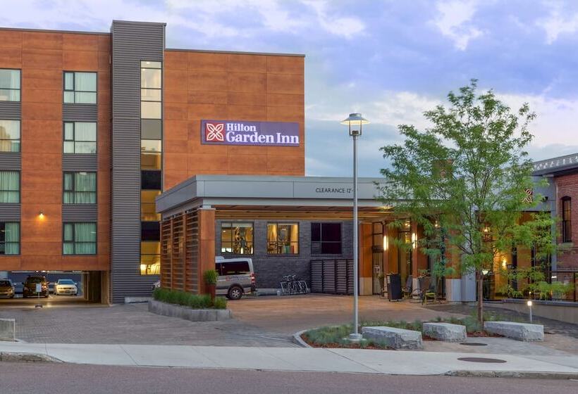 هتل Hilton Garden Inn Burlingtondowntown