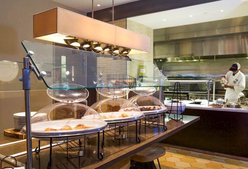 هتل Hilton Garden Inn Burlingtondowntown